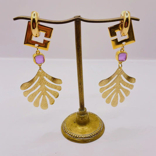 Boucles d'oreilles dorées feuille texturée et cristal violet x CANOPÉE DORÉE