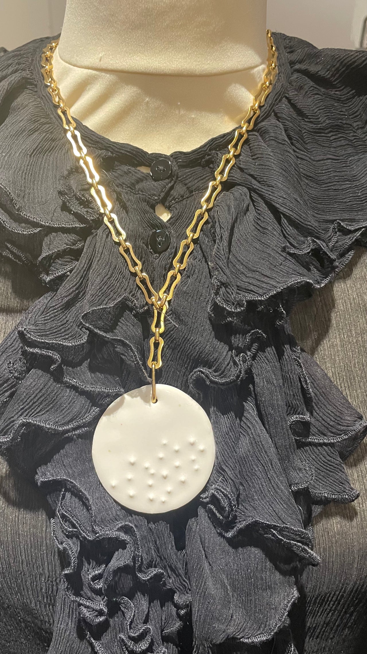Collier pastille unique de porcelaine