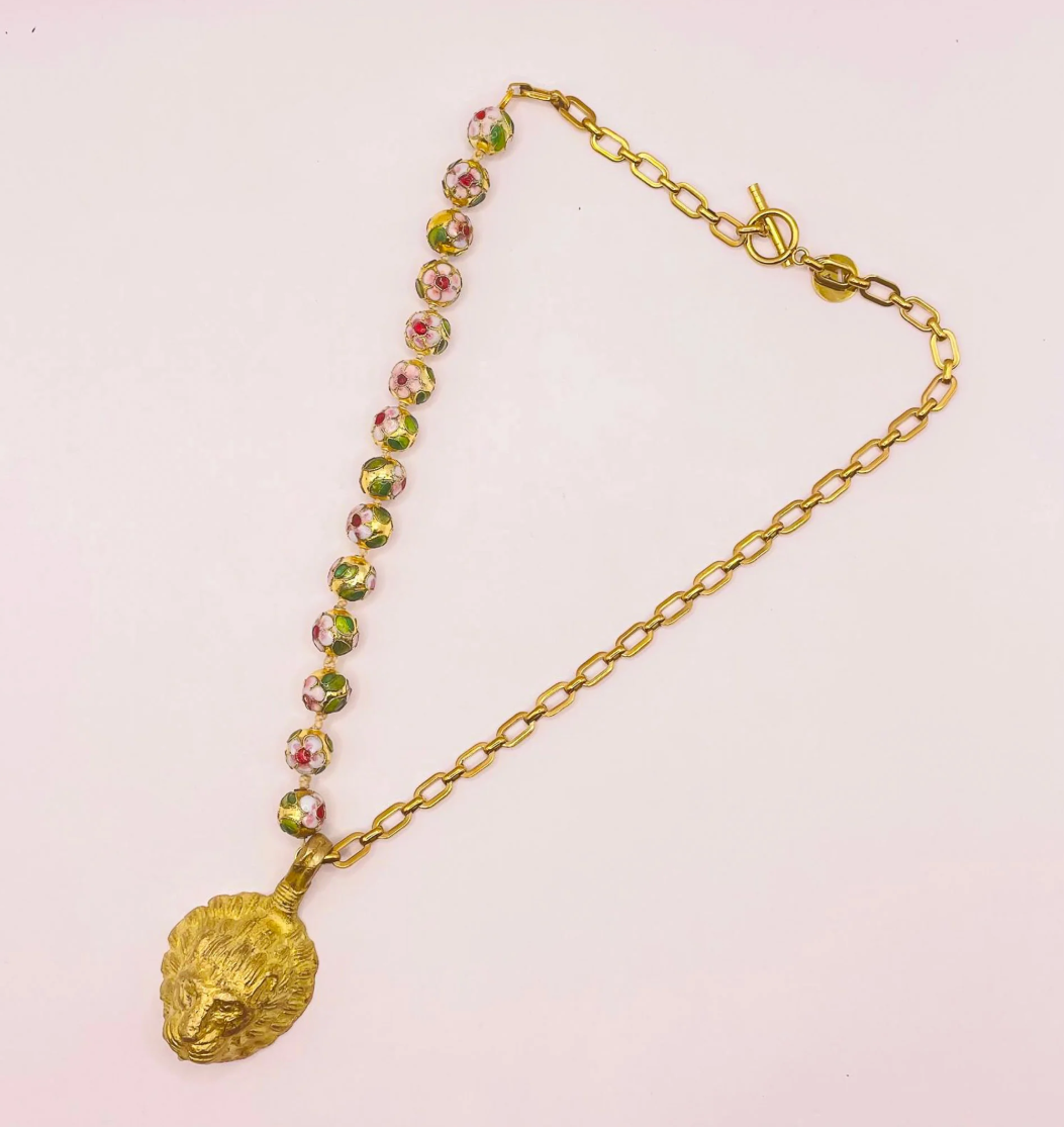 Collier doré pendentif lion perles chinoises fleuries x CANOPÉE DORÉE