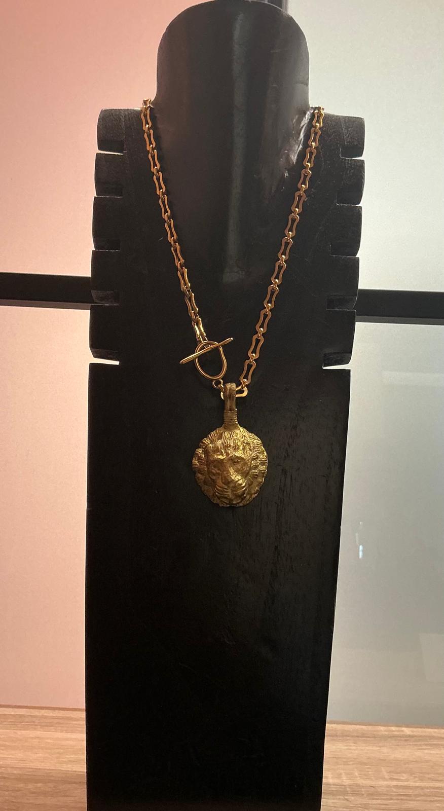 Collier tête de lion x AFRICA